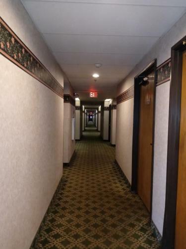 Hotel New Martinsville Inn