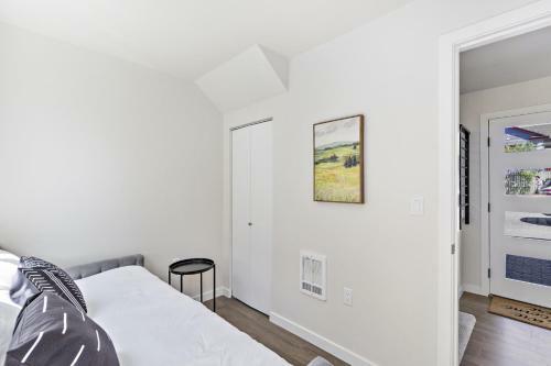 Hilltop 3 Level Seattle Sanctuary Comfy Beds!