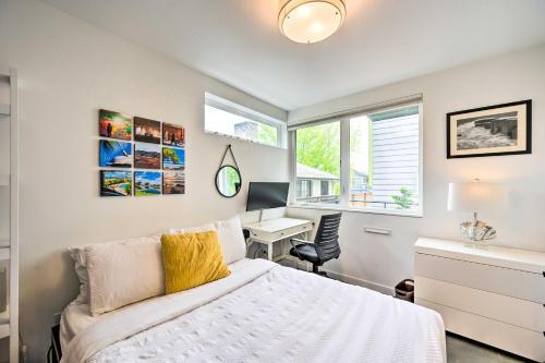 Urban Seattle Retreat With Rooftop Deck And Views