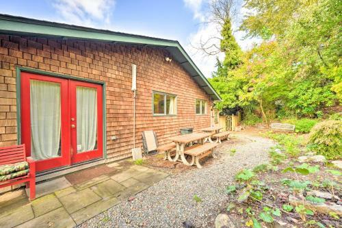 Pet-friendly W Seattle Oasis With Lush Yard!