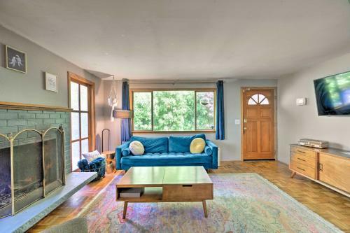 Pet-friendly W Seattle Oasis With Lush Yard!