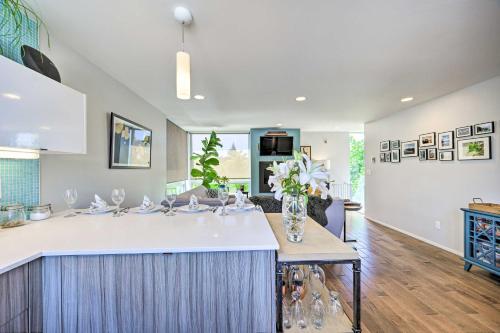 Stylish Getaway With Canal And Mtn Rooftop Views!