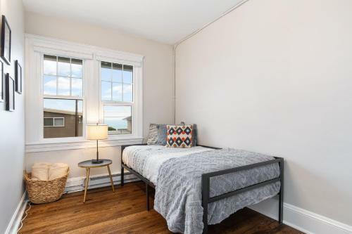 Alki Beach, 3br, Prime Location, Steps To Beach