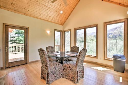 House With Deck, Fire Pit - 15 Mins To Snowshoe!
