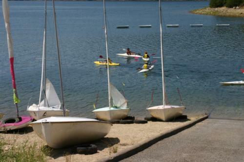 Les Rives Du Lac Du Laouzas