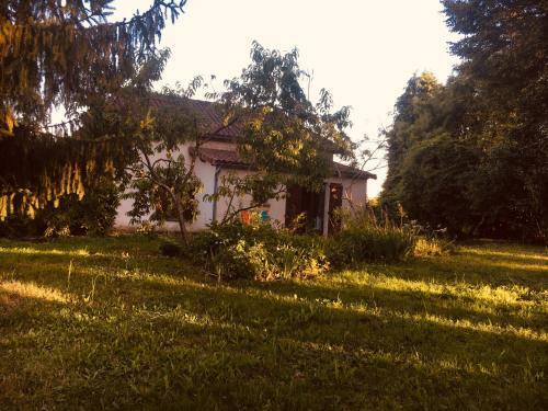 Jolie Maison En P�rigord Vert