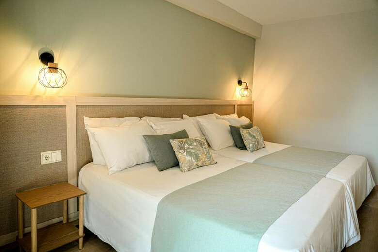 Hotel H Top Jadhe