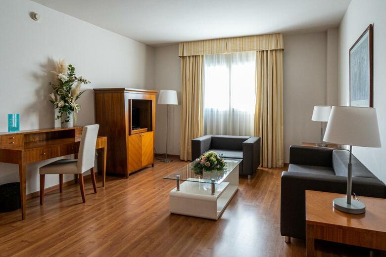 Avenida Hotel Almer�a