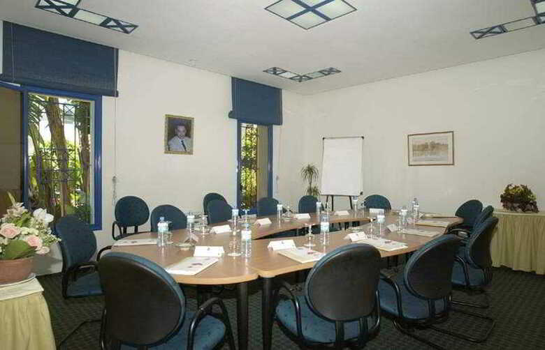 Hotel Ibis Casa Voyageurs