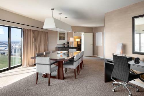 The Westin Crown Center Hotel