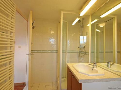 G�te Neauphe-sur-dive, 3 Pi�ces, 5 Personnes - Fr-1-497-82