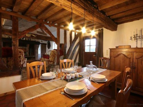 G�te Neauphe-sur-dive, 3 Pi�ces, 5 Personnes - Fr-1-497-82