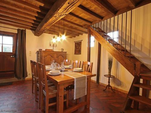 G�te Neauphe-sur-dive, 3 Pi�ces, 5 Personnes - Fr-1-497-82