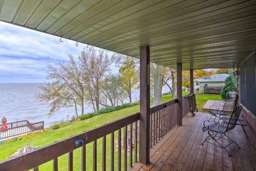 Waterfront Lake Winnebago Cottage - Boat Dock