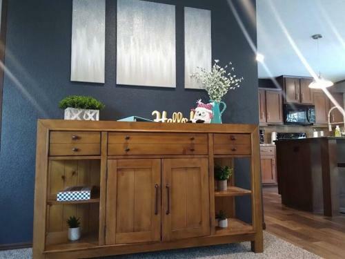 King Bed, Huge Master Bath, Nature, Style!