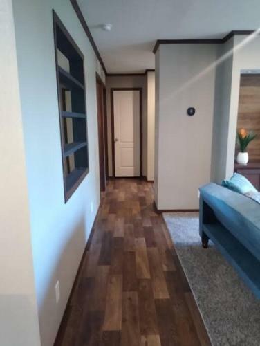 King Bed, Huge Master Bath, Nature, Style!