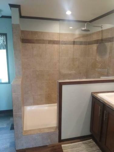 King Bed, Huge Master Bath, Nature, Style!