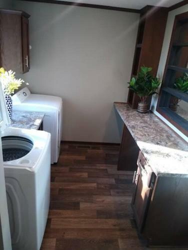King Bed, Huge Master Bath, Nature, Style!