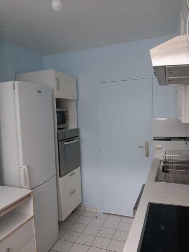 2 Bedrooms Apartment With Parking Paris Neuilly