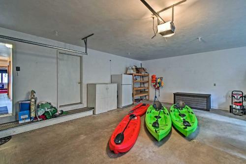 Sturgeon Bay Hideaway With Direct Water Access!