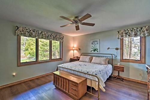 Sturgeon Bay Hideaway With Direct Water Access!