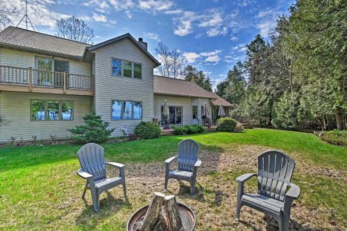 Sturgeon Bay Hideaway With Direct Water Access!