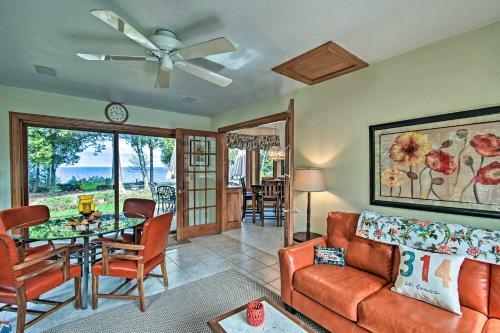 Sturgeon Bay Hideaway With Direct Water Access!