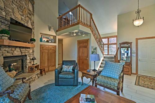 Sturgeon Bay Hideaway With Direct Water Access!