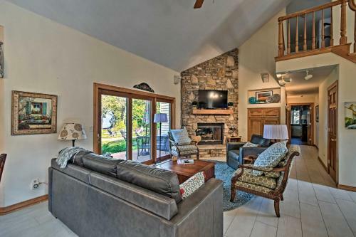 Sturgeon Bay Hideaway With Direct Water Access!