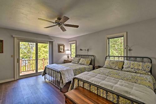 Sturgeon Bay Hideaway With Direct Water Access!