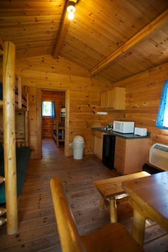 Fremont Jellystone Park Cottage 28