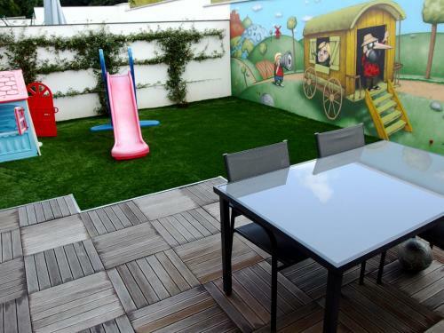 Maison Agr�able Avec Jardin, Parking Et Transports � Proximit�