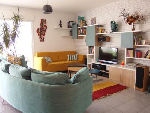 Maison Agr�able Avec Jardin, Parking Et Transports � Proximit�