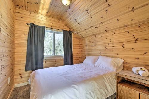 Cozy Eagle River Escape With Direct Lake Access