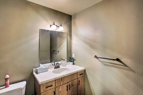 Spacious Modern Home Less Than 6 Mi To Lambeau Field!