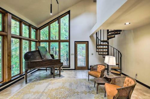 Spacious Modern Home Less Than 6 Mi To Lambeau Field!