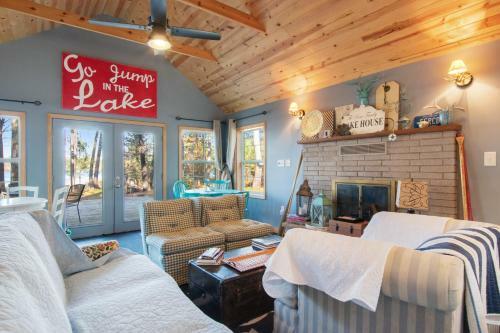 Jump In The Lake Cabin