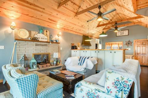 Jump In The Lake Cabin