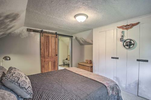 Eclectic Ladysmith Hideaway Hike And Hunt!