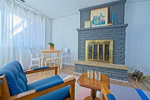 Blocks From Downtown Lake Geneva- Sleeps 7