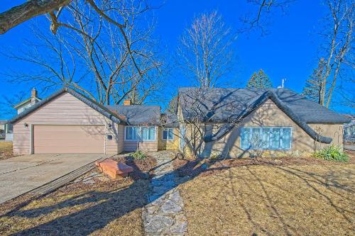Blocks From Downtown Lake Geneva- Sleeps 7