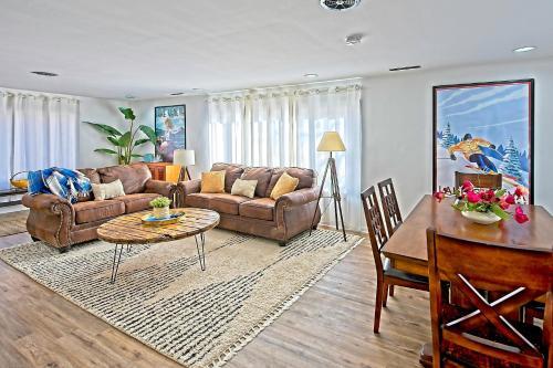 Blocks From Downtown Lake Geneva- Sleeps 7