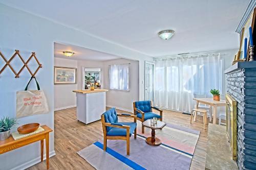 Blocks From Downtown Lake Geneva- Sleeps 7