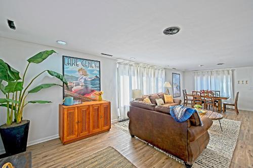 Blocks From Downtown Lake Geneva- Sleeps 7