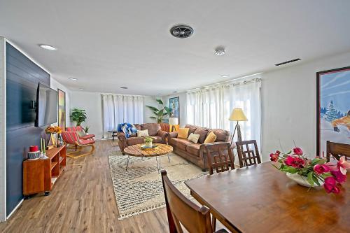 Blocks From Downtown Lake Geneva- Sleeps 7