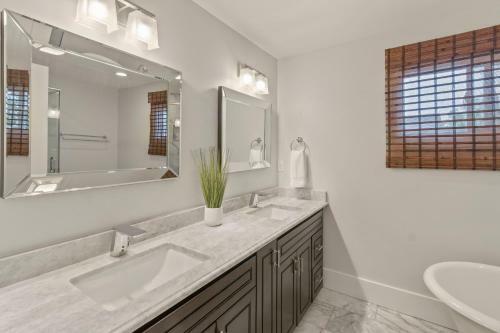 Gorgeous Downtown Bungalow, Walk Everywhere!!!