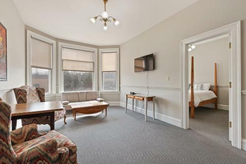 The Audubon Hotel And Event Venue