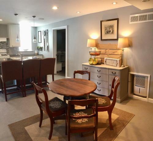 Apartamento Beautiful Historic Private Basement Suite Downtown