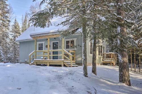 Northwoods Hideaway, 1 Mi To Squirrel Lake!