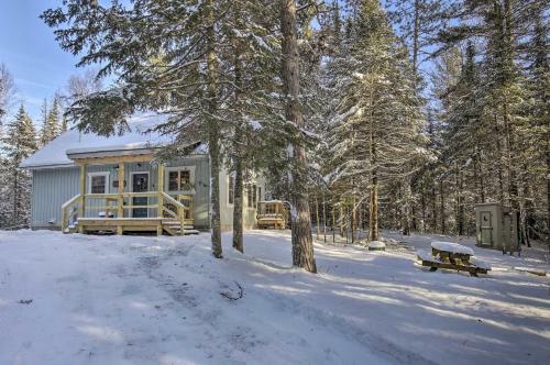 Northwoods Hideaway, 1 Mi To Squirrel Lake!